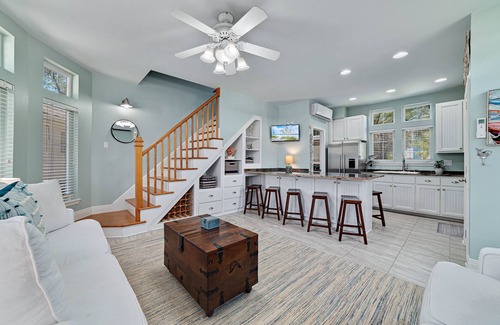 Orange Beach House | Waterfront Getaway | Baywatch B4 | My Beach Getaways