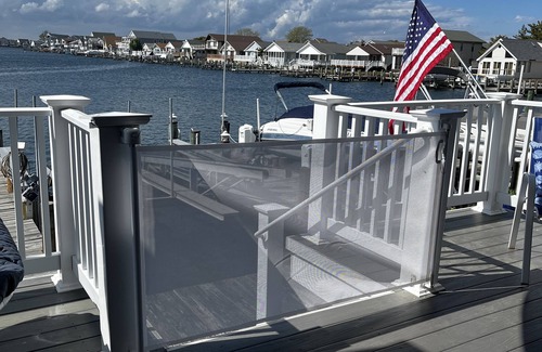 Caine Woods House | Waterfront Getaway-walk to beach and local favorites!