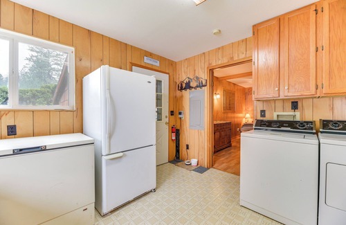 Grapeview Cabin | Waterfront Grapeview Escape w/Boat Dock & Views!
