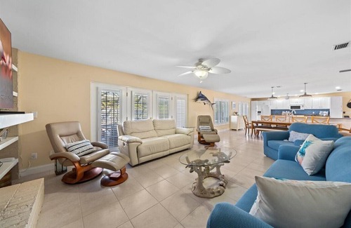 Cocoa Isles House | Waterfront-Heated Pool-Hottub-4bd-2BA-Paddle boat- Kayaks