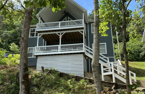 La Follette House | Waterfront Home. 6BR/5B, 2 Story Dock, Sleeps 19.