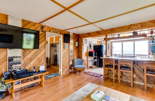 Happy Camp Hideaway Cabin | Waterfront home on Netarts Bay- beautiful views, dog-friendly, near attractions