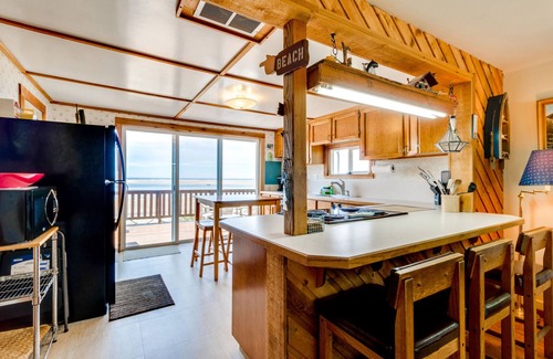 Happy Camp Hideaway Cabin | Waterfront home on Netarts Bay- beautiful views, dog-friendly, near attractions