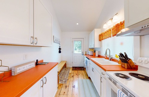 Cushing Cottage | Waterfront home on St. George River with private beach & deck - near festivals