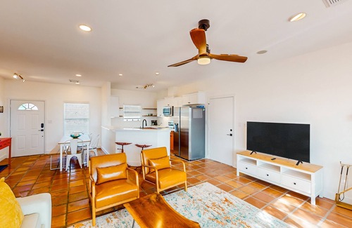 Lago Vista House | Waterfront home w/open layout kitchen, lg deck, W/D, Private dock with kayaks,