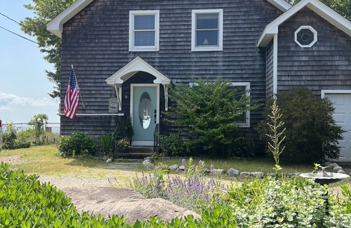 Clinton House | Waterfront Home w/Private Beach