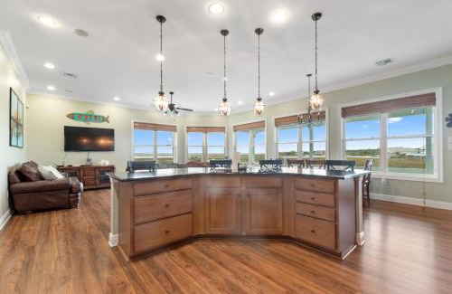 Shoreline Park House | Waterfront Home with dock, sleeps 10
