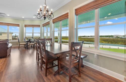 Shoreline Park House | Waterfront Home with dock, sleeps 10