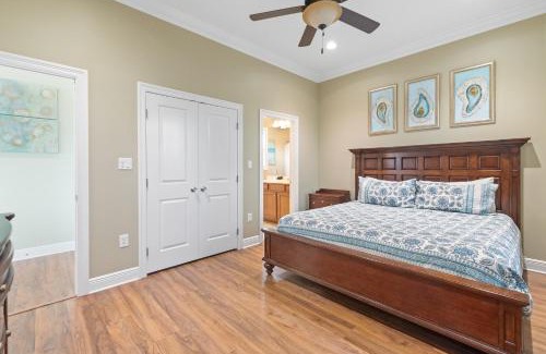 Shoreline Park House | Waterfront Home with dock, sleeps 10