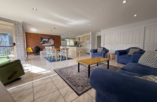Malua Bay Apartment | Waterfront Home, WiFi & Café | Grand Spindrift