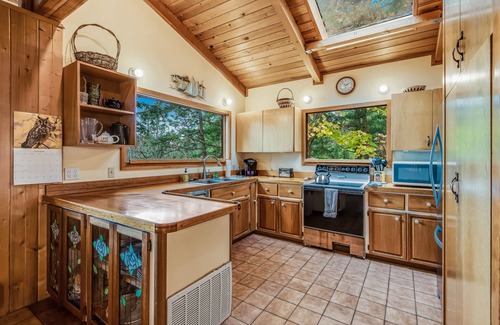Orcas Cabin | Waterfront home with private deck, WiFi, W/D & spectacular views