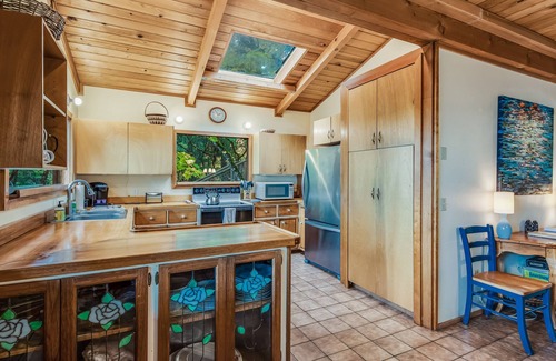 Orcas Cabin | Waterfront home with private deck, WiFi, W/D & spectacular views