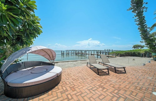 Captiva House | Waterfront House Best Location! Private deep water dock