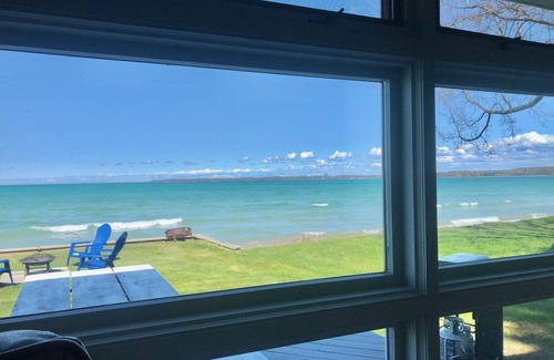 Traverse City House | Waterfront House on East Grand Traverse Bay (Sleeps 6)