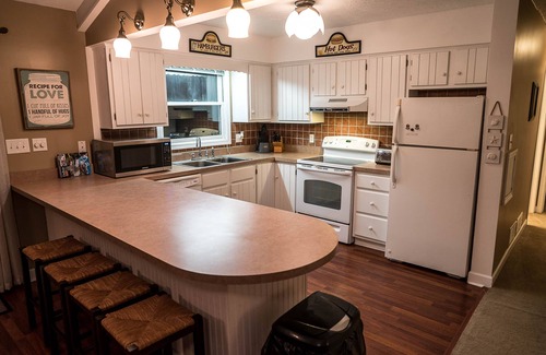 Treasure Lake House | Waterfront, huge yard, covered deck, new dock