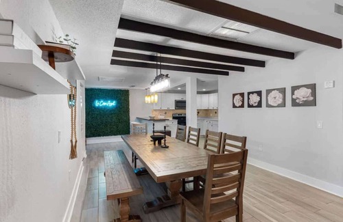 Tampa House | Waterfront, kayaks, new pool, amenities galore!