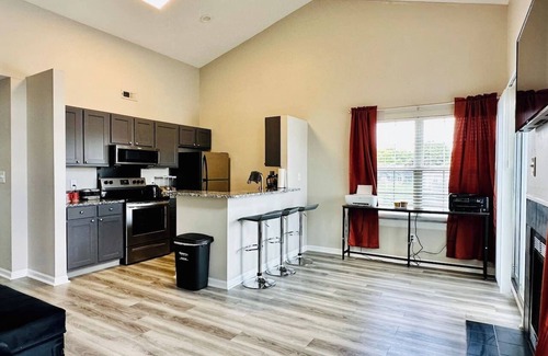 Wayne Apartment | Waterfront King Suite w Balcony