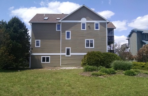 Ocean View House | Waterfront, Light-filled 3/4 BR Gem w/Short Drive to Beach