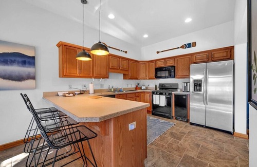 Lake Norman of Catawba Cabin | Waterfront Log Cabin w/Hot Tub, Kayaks, Firepit, King Beds, & Pets OK