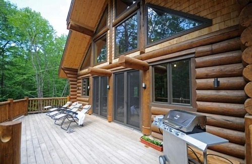 Mont-Tremblant House | Waterfront Loghome: Theatre, Billiard, Foosball. Near ski resort (3minutes)