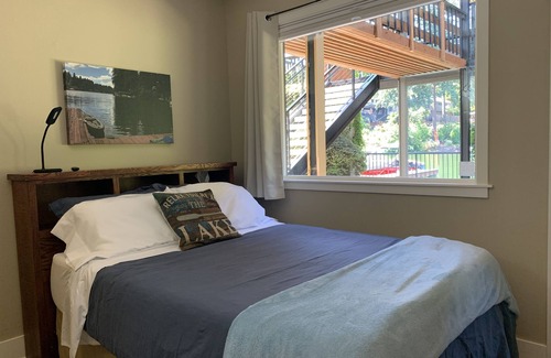 Marylhurst Condo | Waterfront Luxury Condo on Lake Oswego, 10 mins from Portland, Safe & Pristine