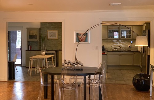 North Bergen Apartment | Waterfront Luxury Apartment in Gated Condo 15m -NY