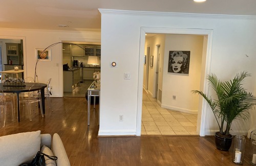 North Bergen Apartment | Waterfront Luxury Apartment in Gated Condo 15m -NY