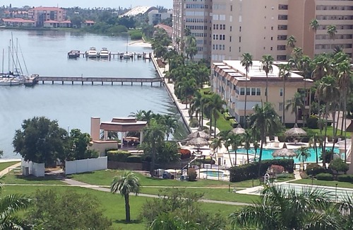 St. Petersburg Condo | Waterfront Luxury Suite in Point Brittnay