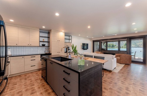 Wapato Point Condo | Waterfront Luxury- Yacinde B1