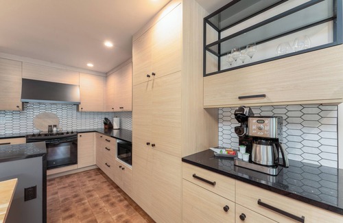 Wapato Point Condo | Waterfront Luxury- Yacinde B1