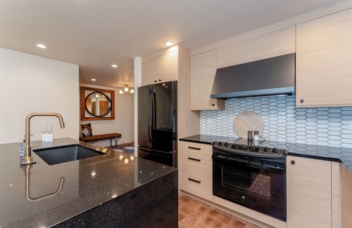 Wapato Point Condo | Waterfront Luxury- Yacinde B1