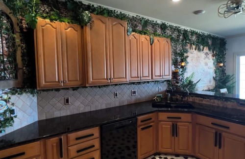 Pinecrest House | Waterfront Mansion, Saltwater Pool,Dock, Game room, Tiki Bar, Kayaks + More