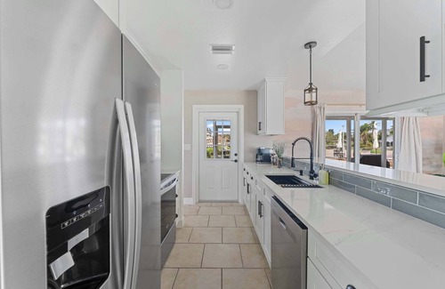 Bay Crest Park House | Waterfront Oasis Canal Views Boat Access Sleeps 10