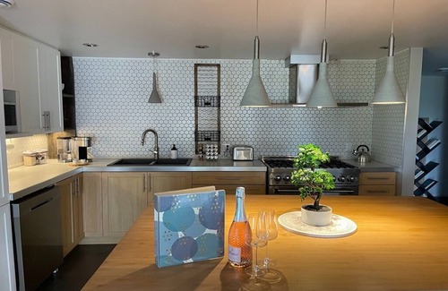 East Hawkesbury Villa | Waterfront Oasis: Luxury Retreat Between Ottawa and Montrealnn