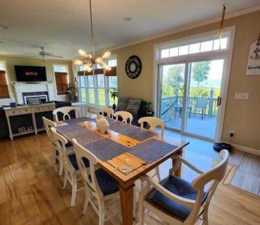 Bridgeport House | Waterfront Oneida Lake Lux House