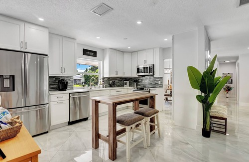 Coral Ridge Isles House | Waterfront*Pool*Pet Friendly*Mins 2 Beach!