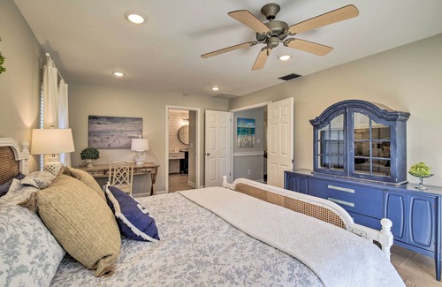 Bloomingdale House | Waterfront Rancher Retreat - Exotic Bird Haven