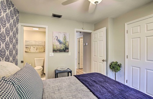 Bloomingdale House | Waterfront Rancher Retreat - Exotic Bird Haven