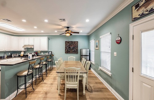 Chauvin Cabin | Waterfront Retreat w/Dock, Deck, & Ice Machine – Fish & Relax!