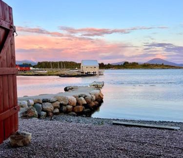 Bud House | Waterfront Rorbu - By the Beach