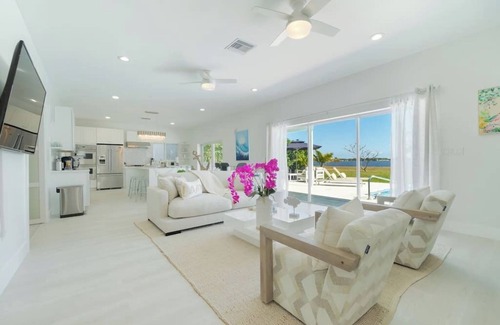 Palm Beach - West Palm Beach House | Waterfront Sanctuary, Heated Pool, Parking, Sauna