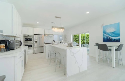 Palm Beach - West Palm Beach House | Waterfront Sanctuary, Heated Pool, Parking, Sauna