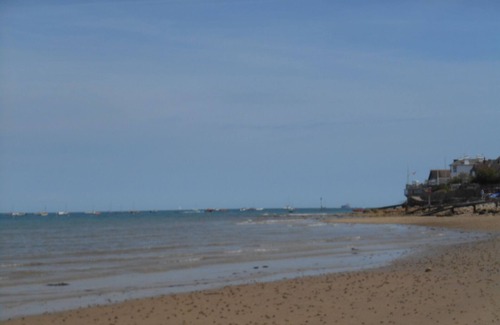 Seaview House | Waterfront Seaview Isle of Wight. Car ferry discount. By beach.