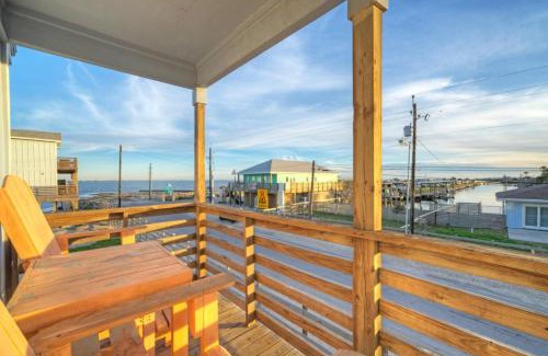 Flour Bluff House | Waterfront Shared Pool w Bay Views Boat Dock Oscars Lodge by AvantStay