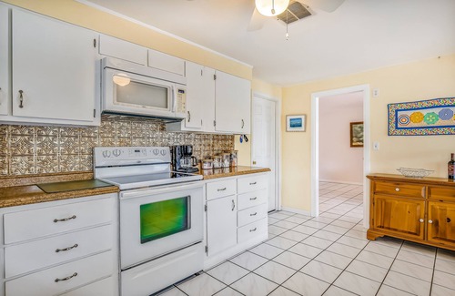 Big Coppitt Key House | Waterfront, Single-Story Home on a Canal w/Dock, Kayaks, AC - 1 Small Dog OK