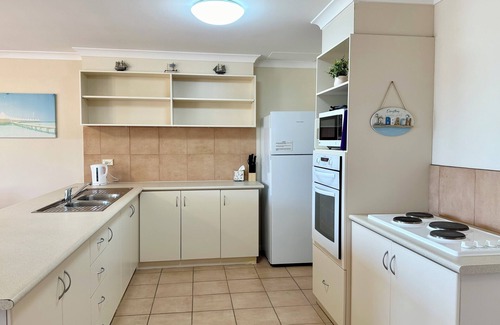 Kalbarri Villa | Waterfront | Sleeps 4 | Resort Pool