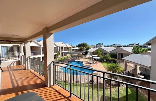 Kalbarri Villa | Waterfront | Sleeps 4 | Resort Pool