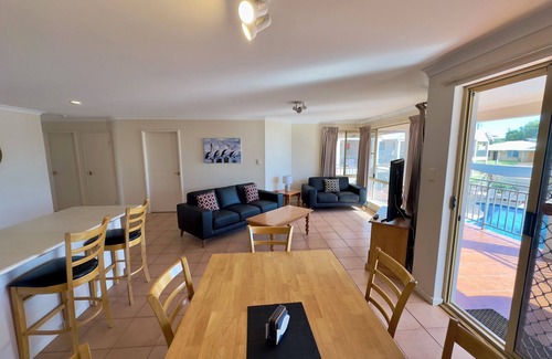 Kalbarri Villa | Waterfront | Sleeps 4 | Resort Pool