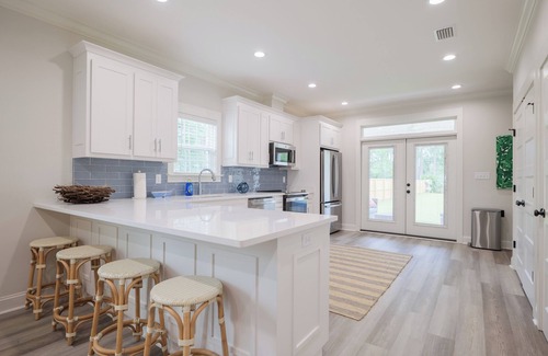 Lake Park House | Waterfront Stay with Boat Ramp, RV Hookup & 4 TVs