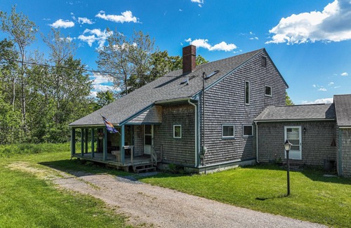 Penobscot House | Waterfront stay with scenic deck, grill, smart TVs, shore access - dog-friendly
